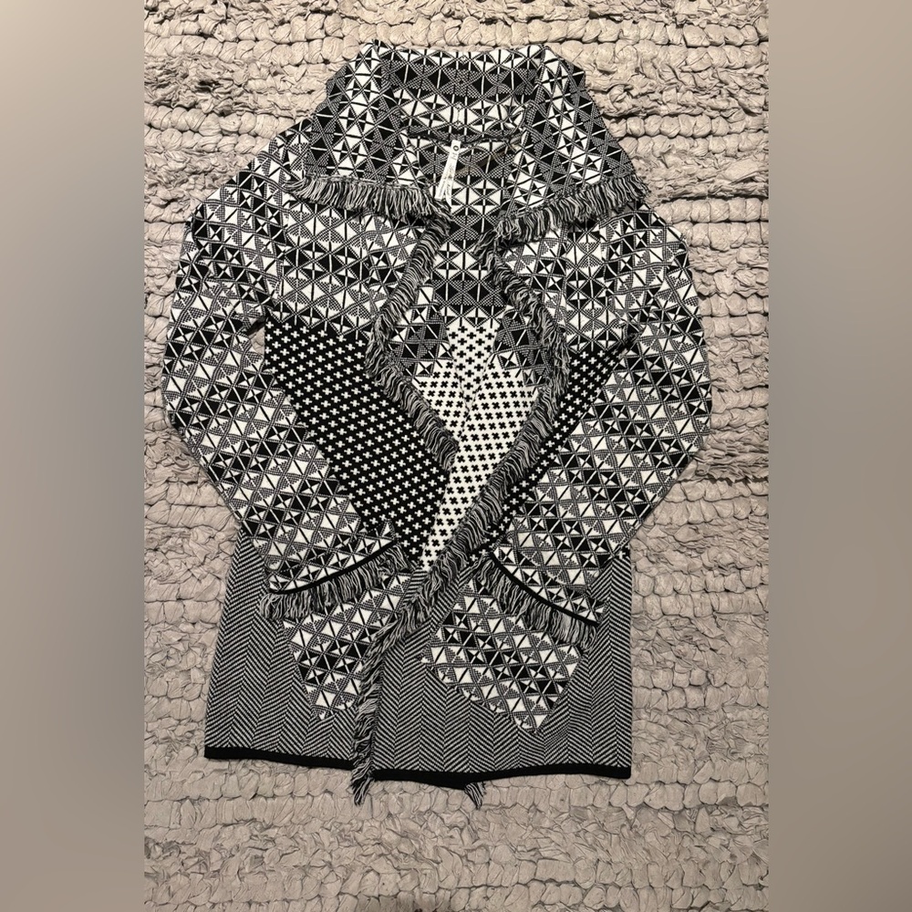 Leo & Nicole Black & White Geometric Fringe Cardigan